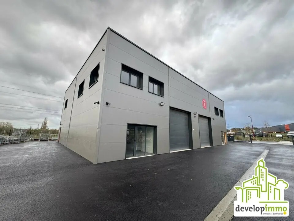Location Local d'activités 245 m² - Photo 1