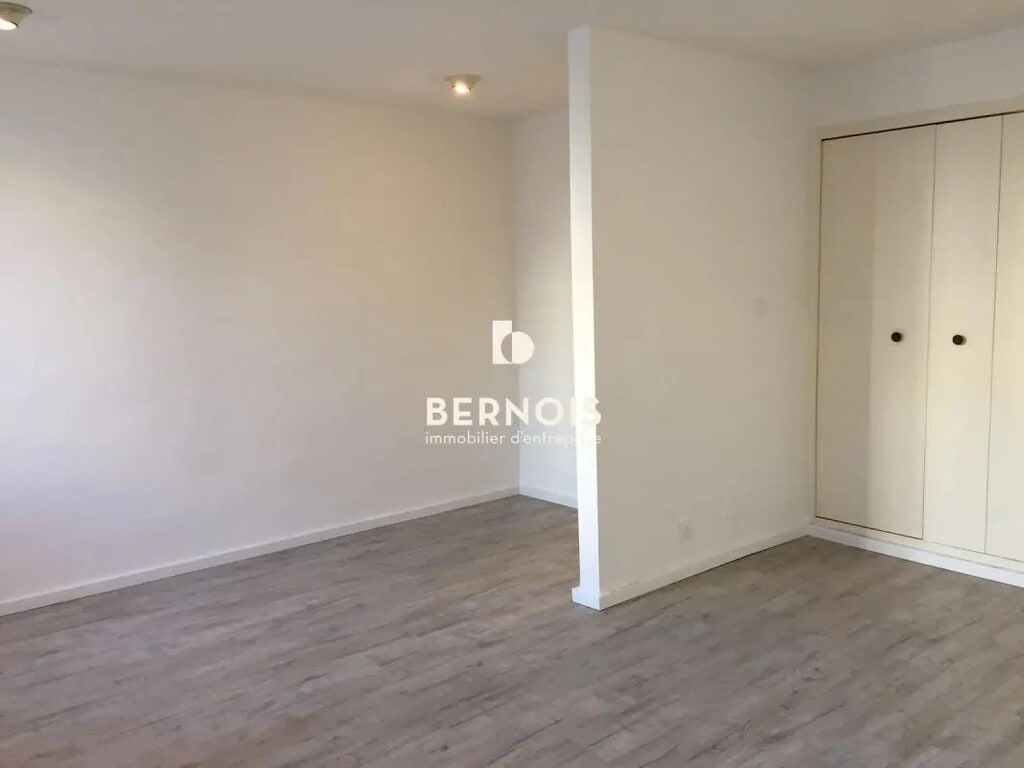 Location Bureaux 55 m² - Photo 1