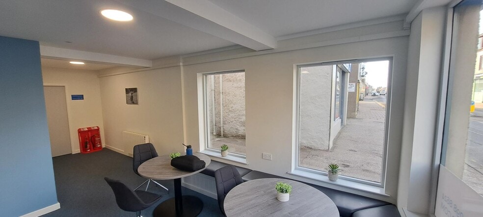 8 High St, Inverurie to rent - Interior Photo - Image 2 of 2