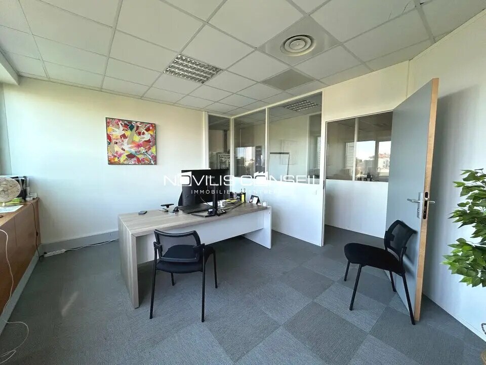 Location Bureaux 138 m² - Photo 1