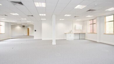 Bollin Walk, Wilmslow to rent Interior Photo- Image 2 of 9