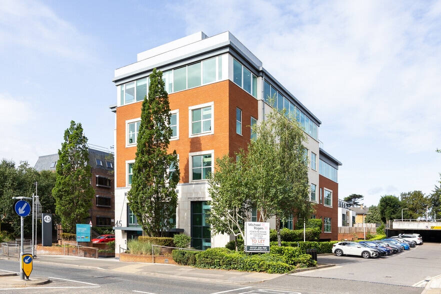 45 London Rd, Reigate to rent - Building Photo - Image 2 of 9