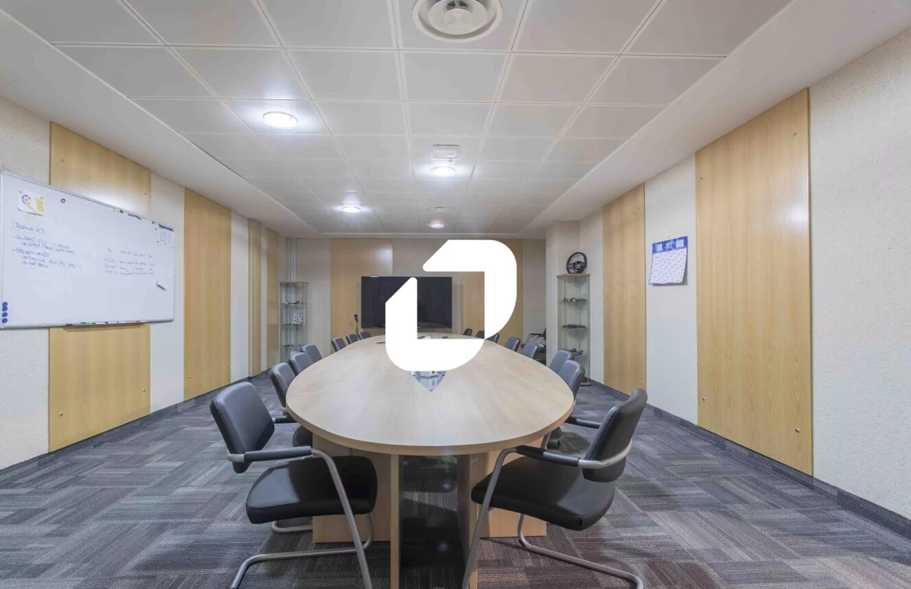 Office in Lieusaint to rent Interior Photo- Image 1 of 18