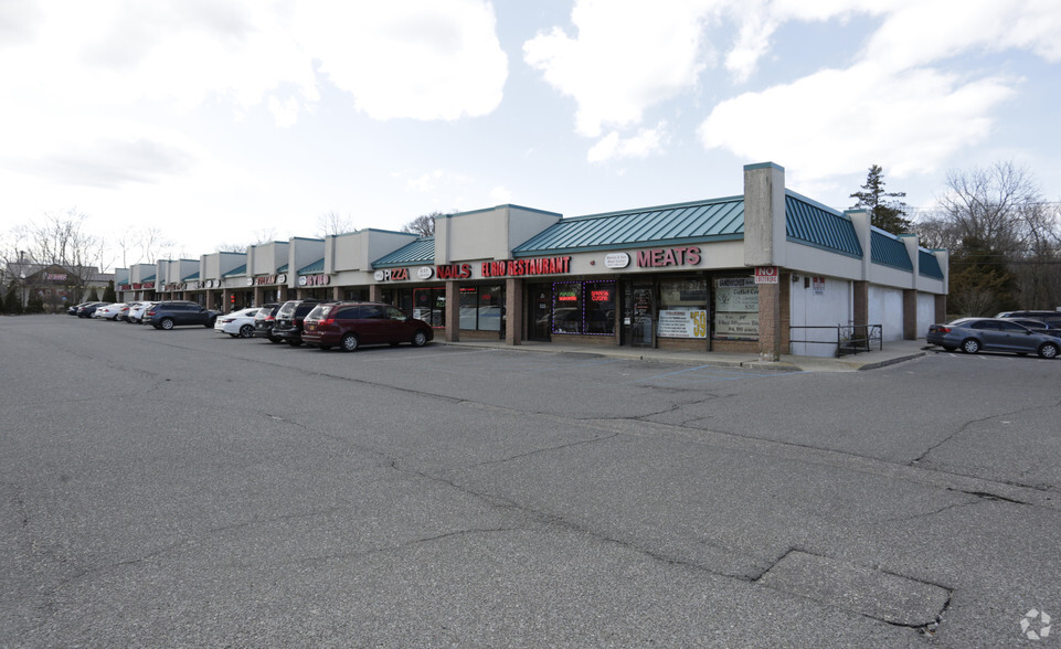 2131-2155 Middle Country Rd, Centereach, NY for rent - Primary Photo - Image 1 of 11