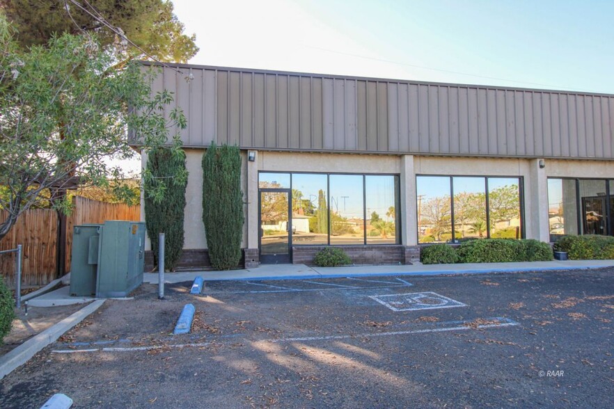 117 S Gold Canyon St, Ridgecrest, CA for rent - Building Photo - Image 2 of 10