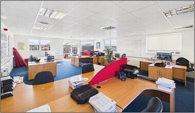 1-5 Blairtummock Pl, Glasgow to rent Interior Photo- Image 2 of 5