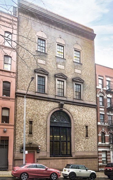 215 E 94th St, New York, NY for rent - Primary Photo - Image 1 of 6