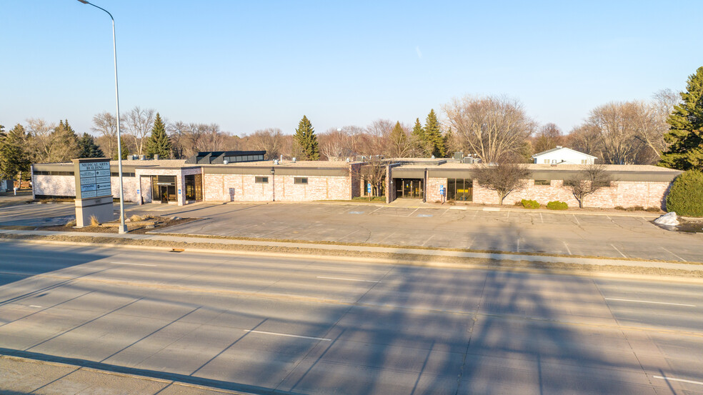 600 4th St NE, Watertown, SD for sale - Building Photo - Image 3 of 13