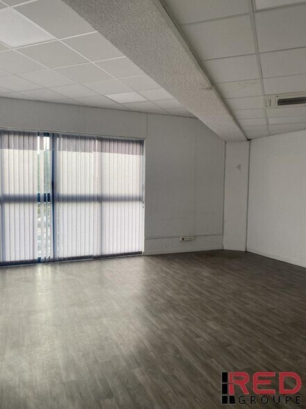Office in Aubagne for sale - Interior Photo - Image 3 of 5