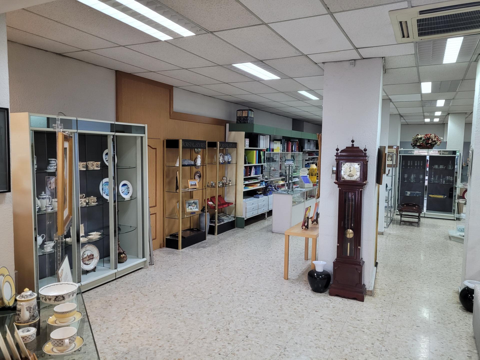 Retail in Madrid, Madrid to rent Interior Photo- Image 1 of 14