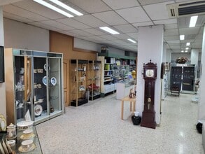 Retail in Madrid, Madrid to rent Interior Photo- Image 1 of 14