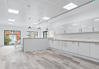 174 Hammersmith Rd, London to rent Interior Photo- Image 1 of 6