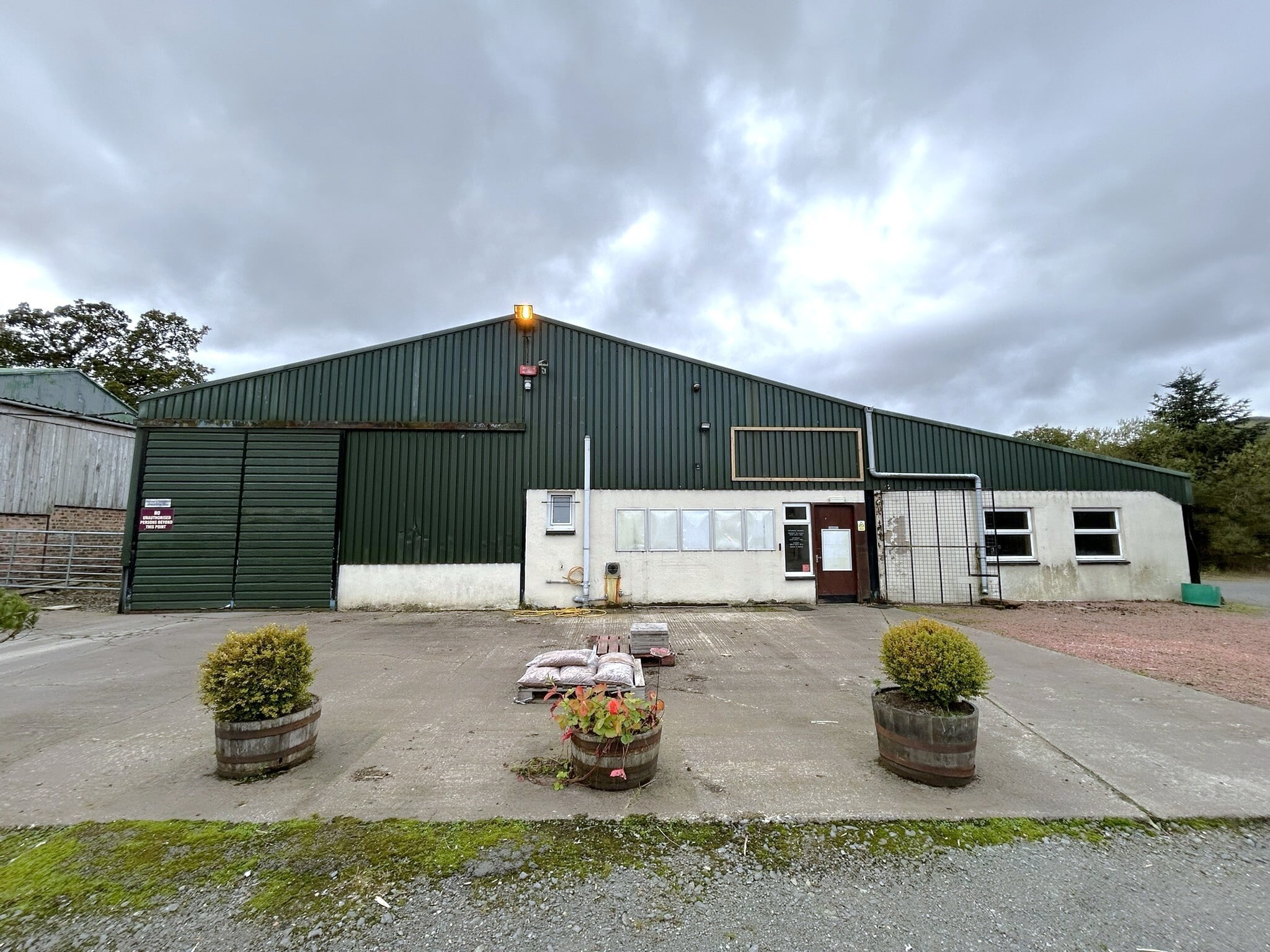 Camling, Thornhill to rent Primary Photo- Image 1 of 2