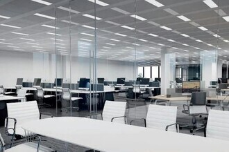 Pinehurst Rd, Farnborough to rent Interior Photo- Image 2 of 3