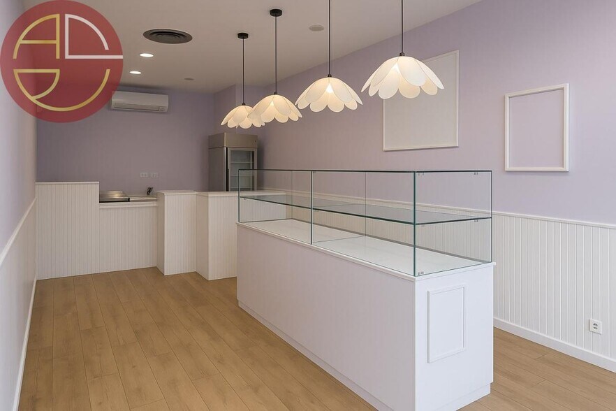Retail in Toulouse to rent - Interior Photo - Image 1 of 4