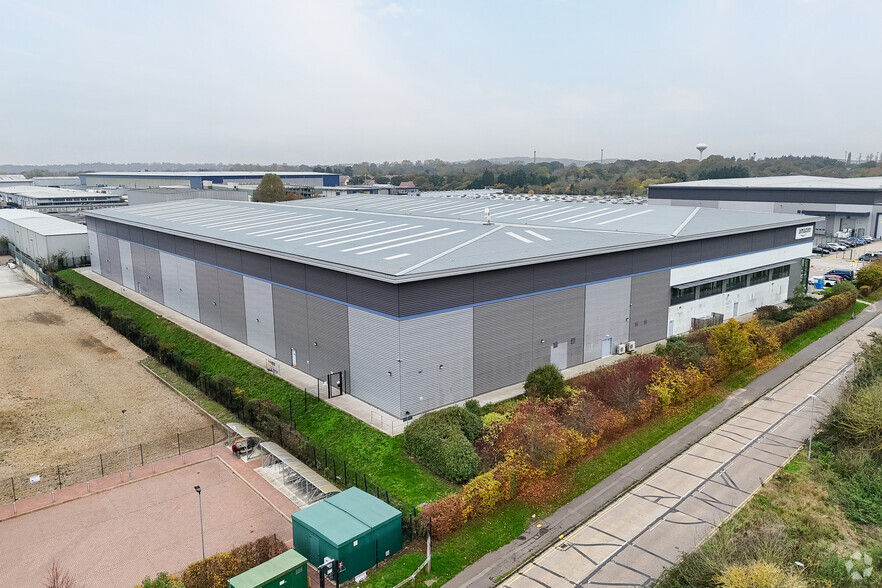 Unit 2 Christopher Martin Rd, Basildon to rent - Building Photo - Image 3 of 3