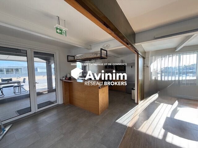 Office in Belloy En France to rent Interior Photo- Image 1 of 5