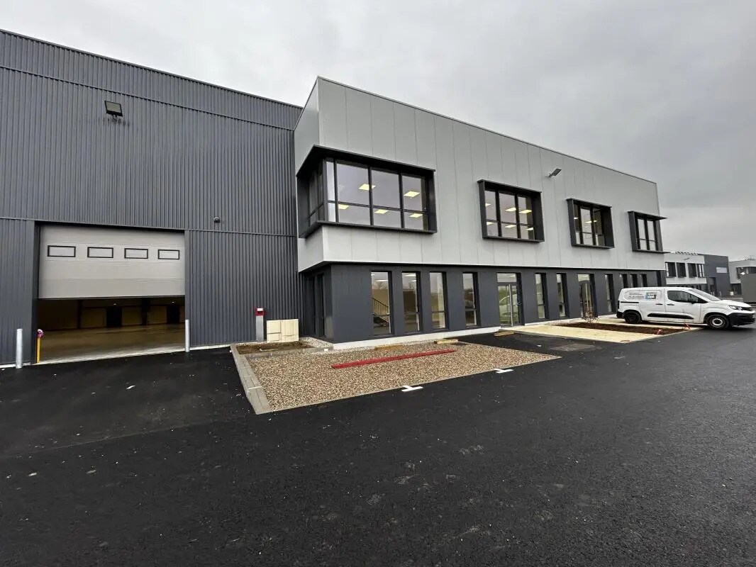 Light Industrial in Saint-Priest to rent Building Photo- Image 1 of 18