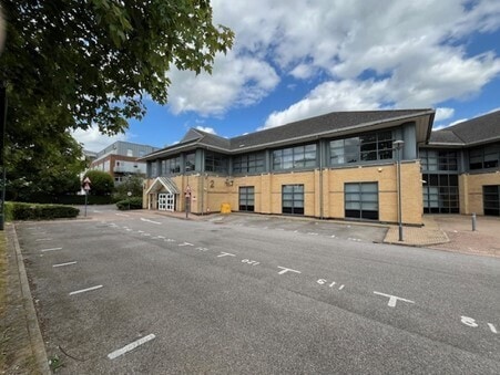 Hyde Way, Welwyn Garden City to rent - Building Photo - Image 2 of 8