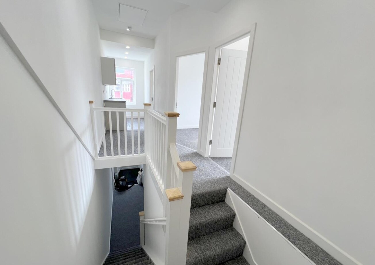 363 Bury Old Rd, Manchester to rent Interior Photo- Image 1 of 4