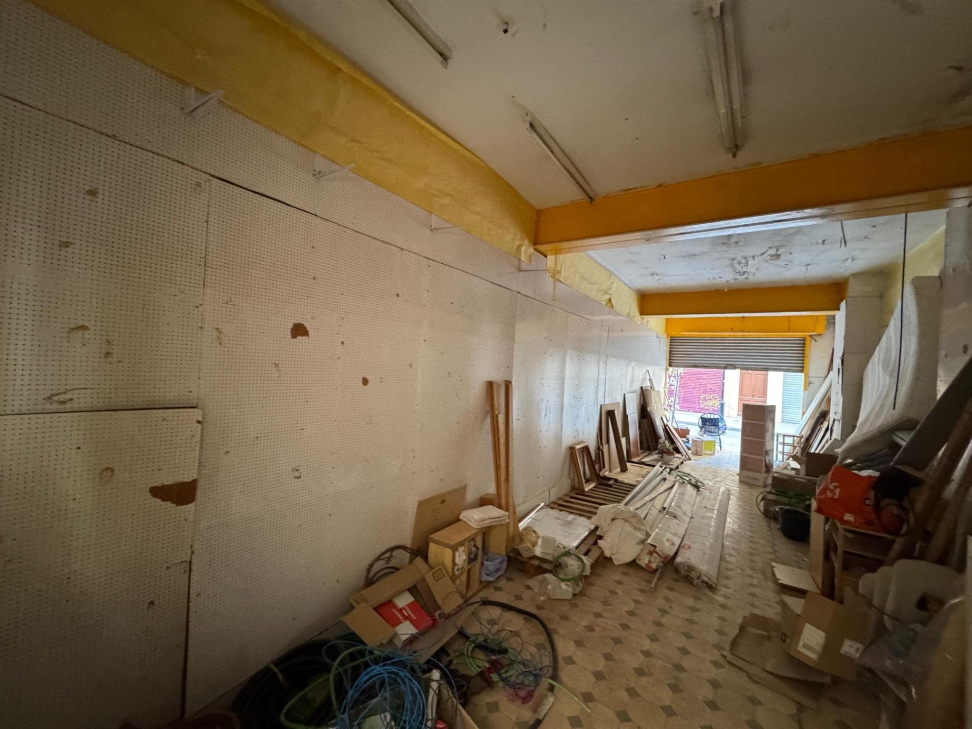Retail in Calella, Barcelona to rent Interior Photo- Image 1 of 5