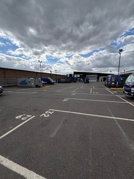 91 Commercial Sq, Leicester to rent - Building Photo - Image 3 of 4