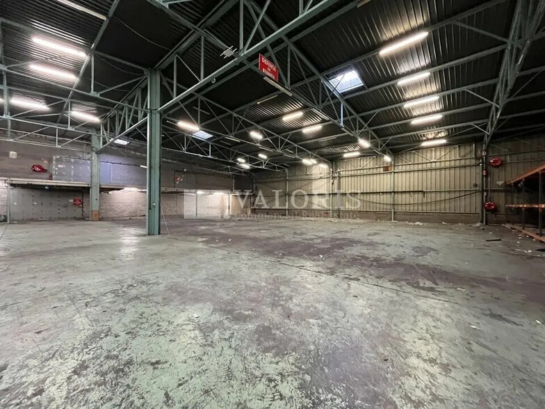 Rue Du Dirigeable, Aubagne to rent - Building Photo - Image 2 of 9