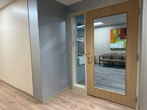 1021 Montgomery Hwy, Vestavia Hills, AL to rent Interior Photo- Image 2 of 10