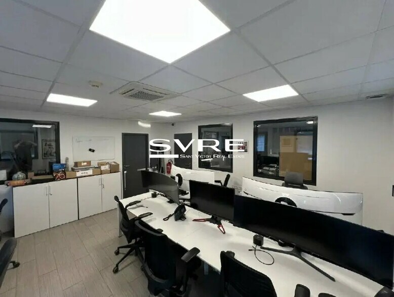 Office in Rousset to rent - Interior Photo - Image 3 of 6