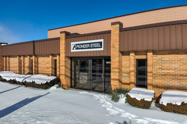 More details for 16129 Common Rd, Roseville, MI - Industrial to Rent