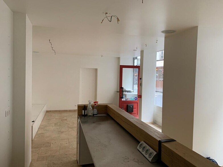 Retail in Paris to rent - Interior Photo - Image 3 of 6