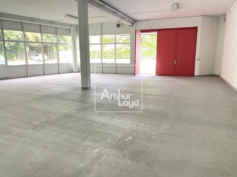 Light Industrial in Tigery to rent - Interior Photo - Image 3 of 5