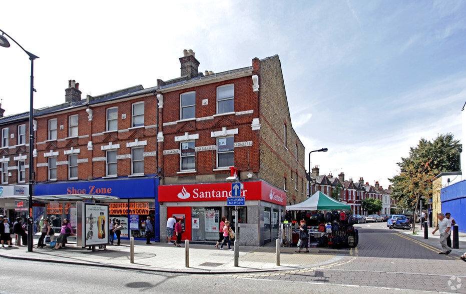 67-67A High Rd, London to rent - Building Photo - Image 2 of 4