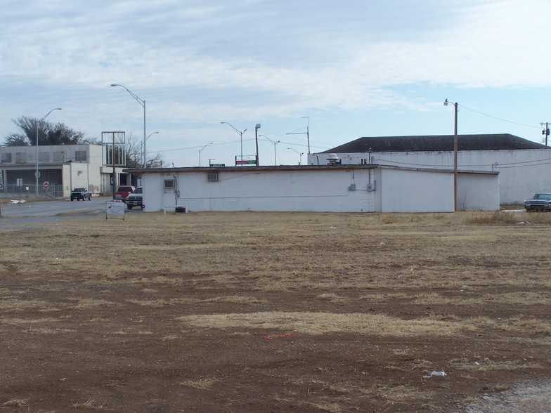 502 Lee Blvd, Lawton, OK for sale - Building Photo - Image 3 of 6