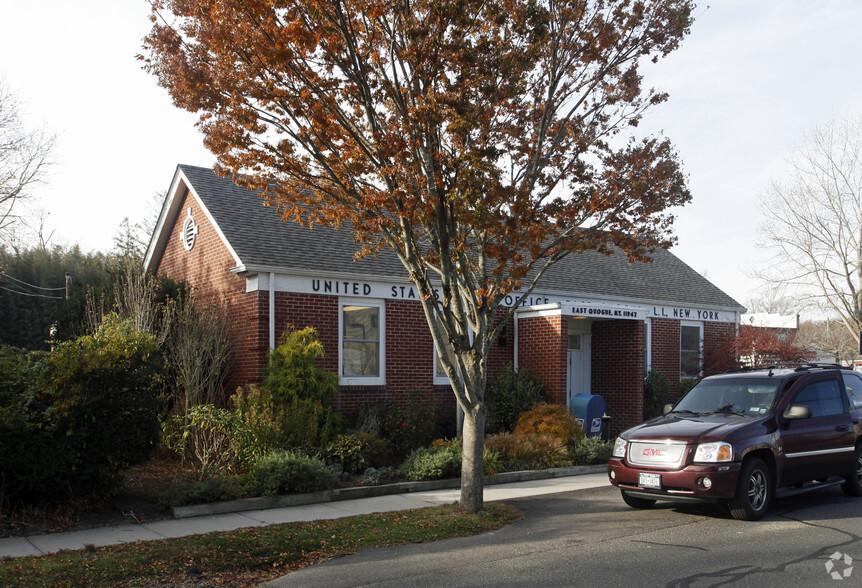 6 Bay Ave, East Quogue, NY for sale - Primary Photo - Image 1 of 1