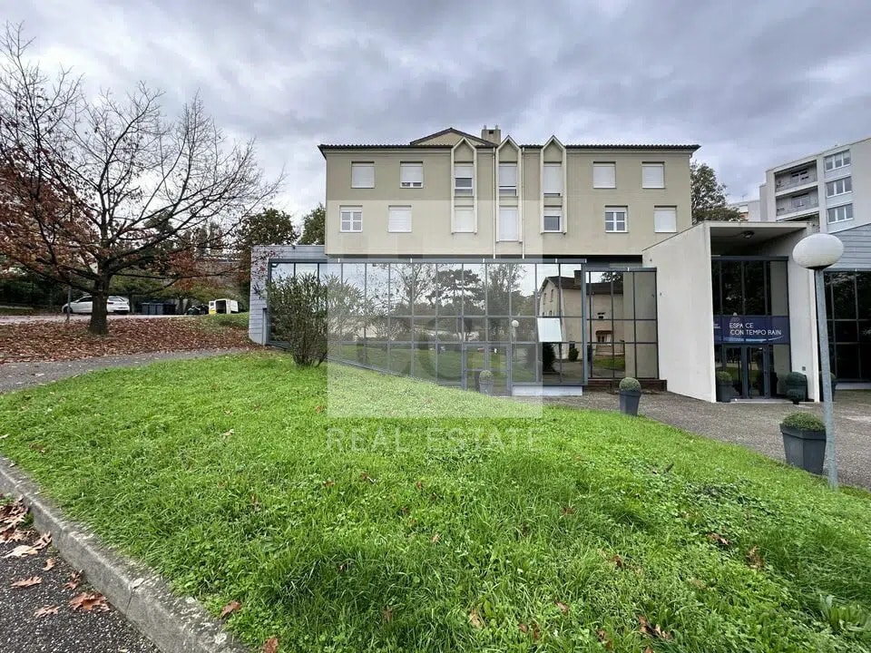 Office in Lyon to rent Building Photo- Image 1 of 8