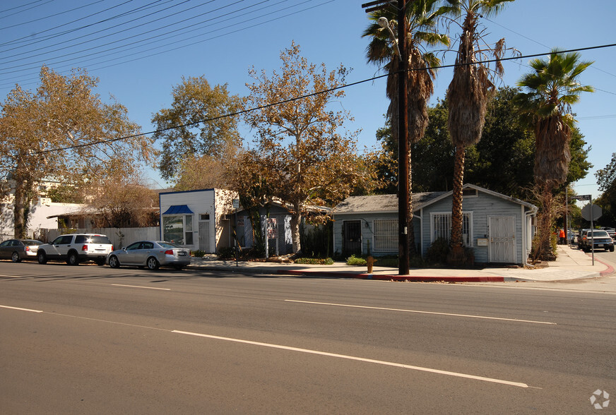 4926 Vineland Ave, North Hollywood, CA for rent - Primary Photo - Image 1 of 6