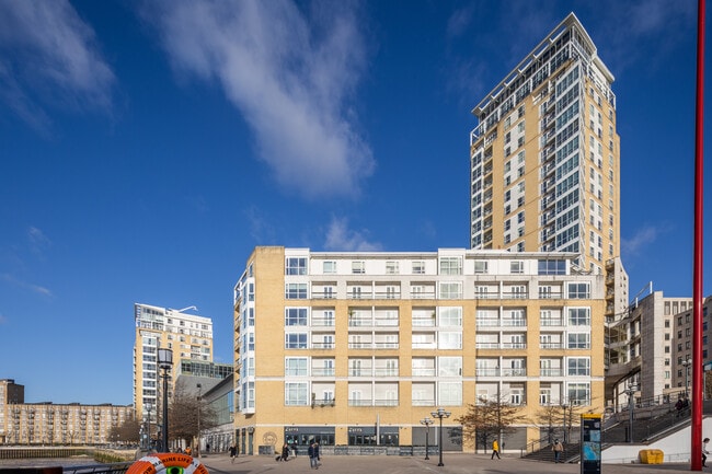 More details for 48-50 Westferry Circ, London - Retail to Rent