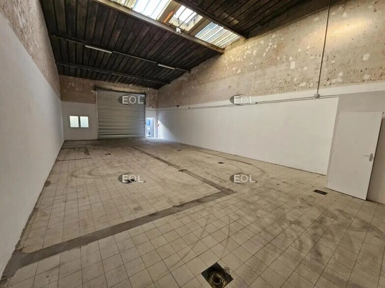 Light Industrial in Villeneuve-Saint-Georges to rent - Interior Photo - Image 2 of 3