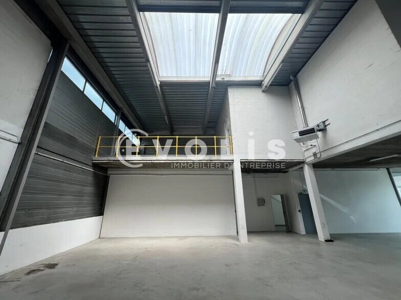 Light Industrial in Valenton to rent - Interior Photo - Image 2 of 14