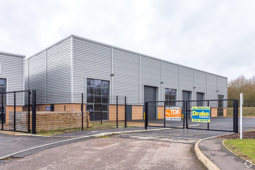 A-D Cygnet Ct, Northampton for sale - Primary Photo - Image 1 of 1