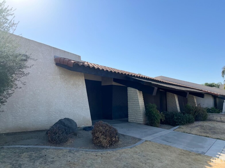 200 S Montclair St, Bakersfield, CA for sale - Building Photo - Image 3 of 25