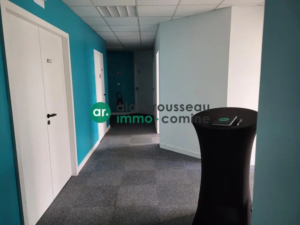 Location Bureaux 690 m² - Photo 1