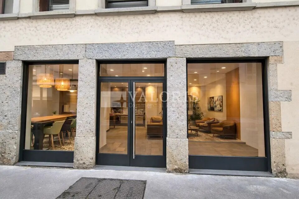Retail in Lyon to rent Building Photo- Image 1 of 5