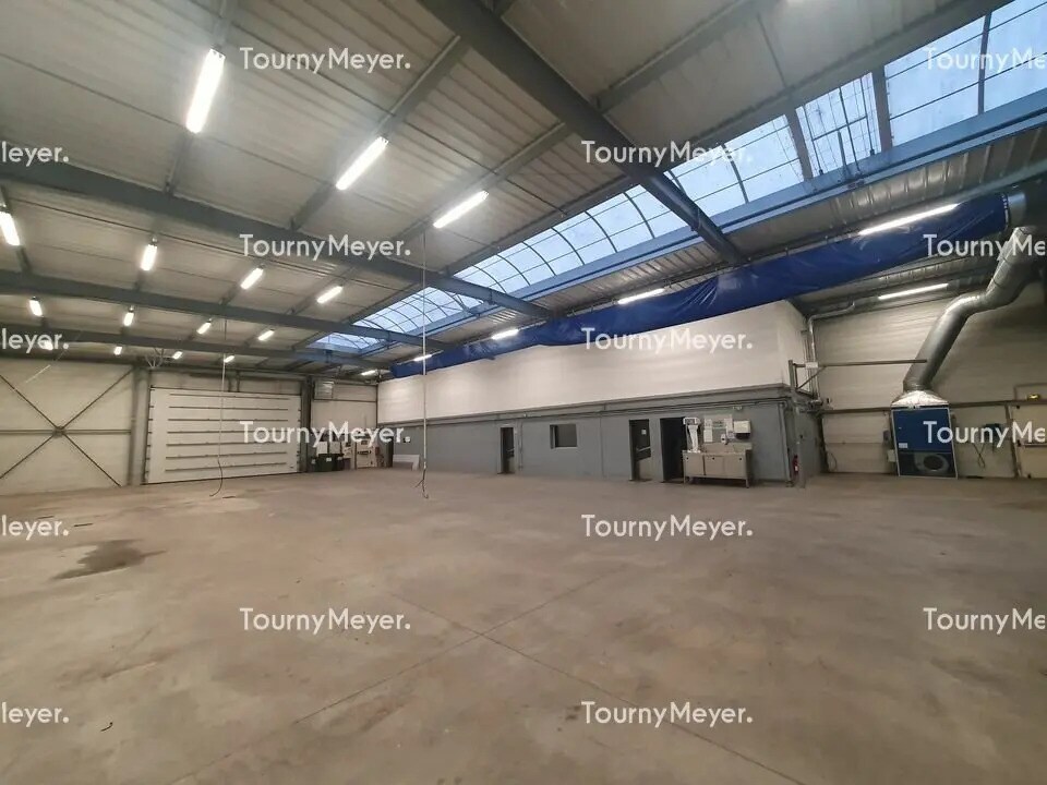 Light Industrial in Saint-Médard-en-Jalles to rent Primary Photo- Image 1 of 8