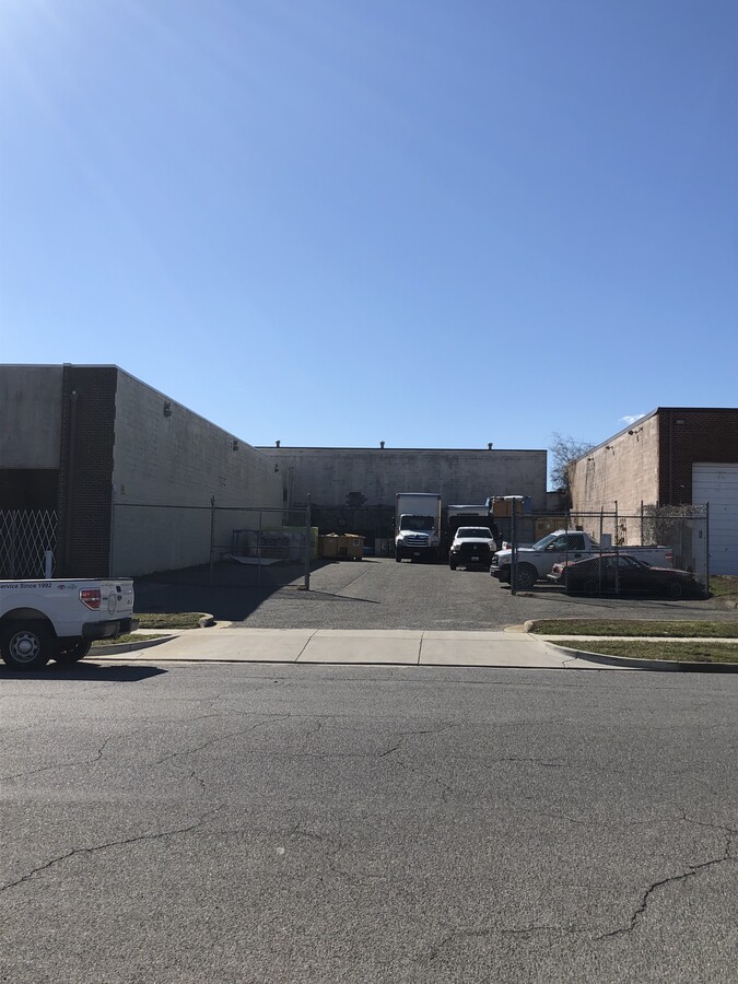 8636 Edgeworth Dr, Capitol Heights 20743 UK