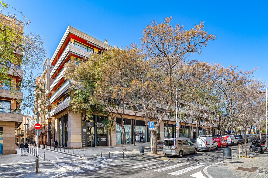 Carrer dels Comtes de Bell-Lloc, 189, Barcelona, Barcelona to rent - Primary Photo - Image 1 of 2