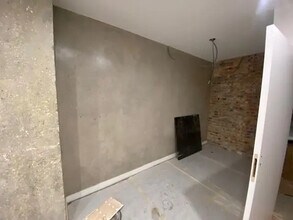 Retail in Levallois-Perret to rent Interior Photo- Image 1 of 4