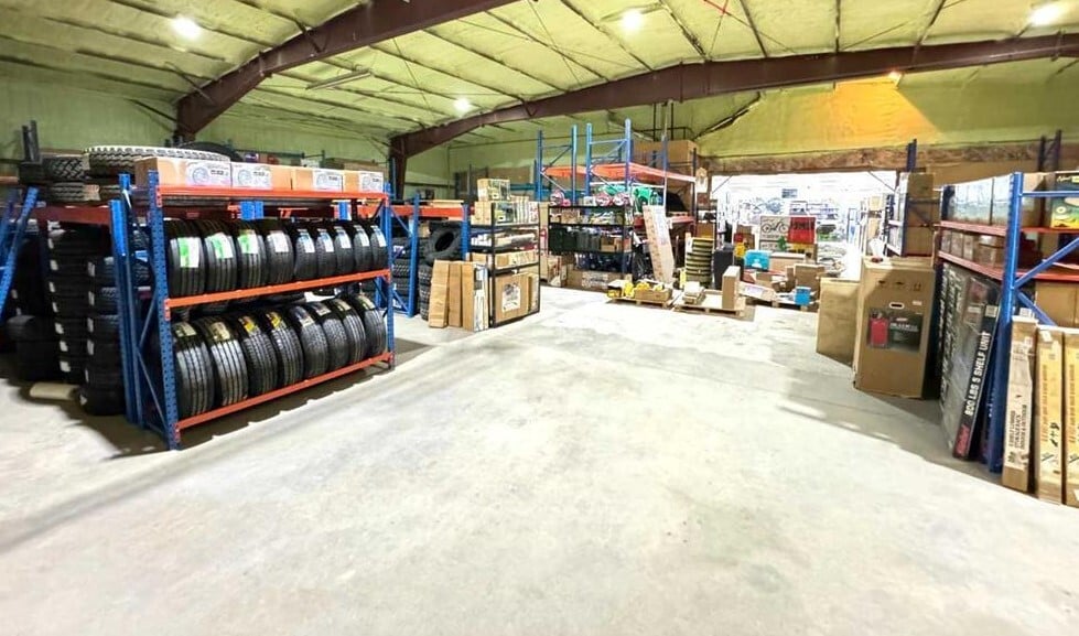 6103 54 St, Ponoka, AB for sale Interior Photo- Image 1 of 6