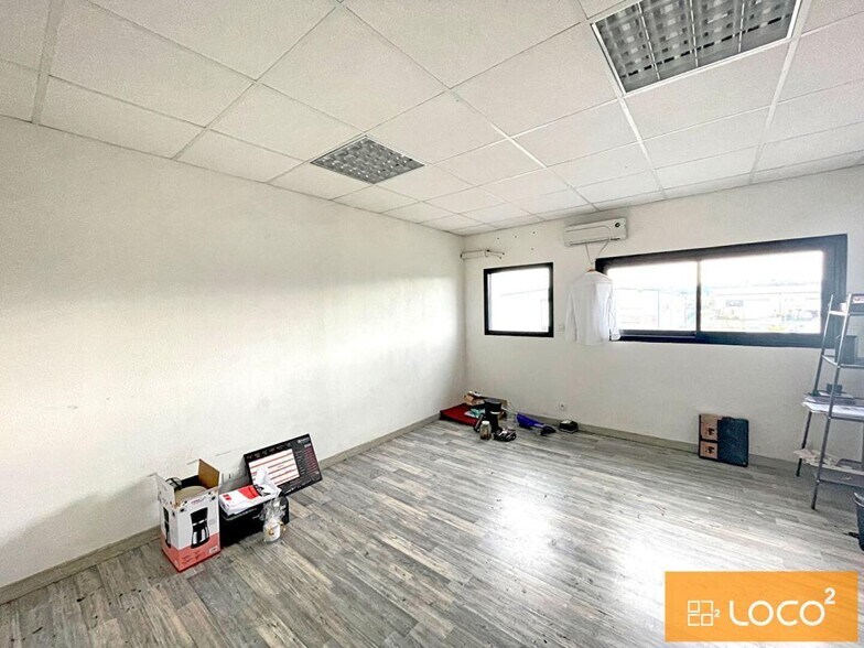 26 Rue De La Gravette, Gratentour to rent - Building Photo - Image 2 of 5